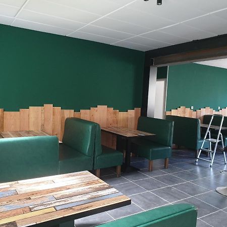 Égliseneuve-dʼEntraigues Sas Road Runner Cafe B&B 외부 사진